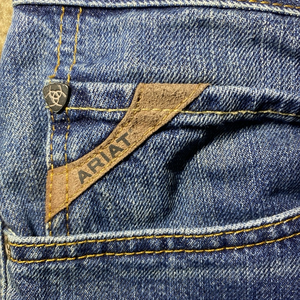ARIAT Legacy M2 Men’s 35x36 Relaxed Boot Cut Jeans Blue Denim Western - Picture 3 of 9